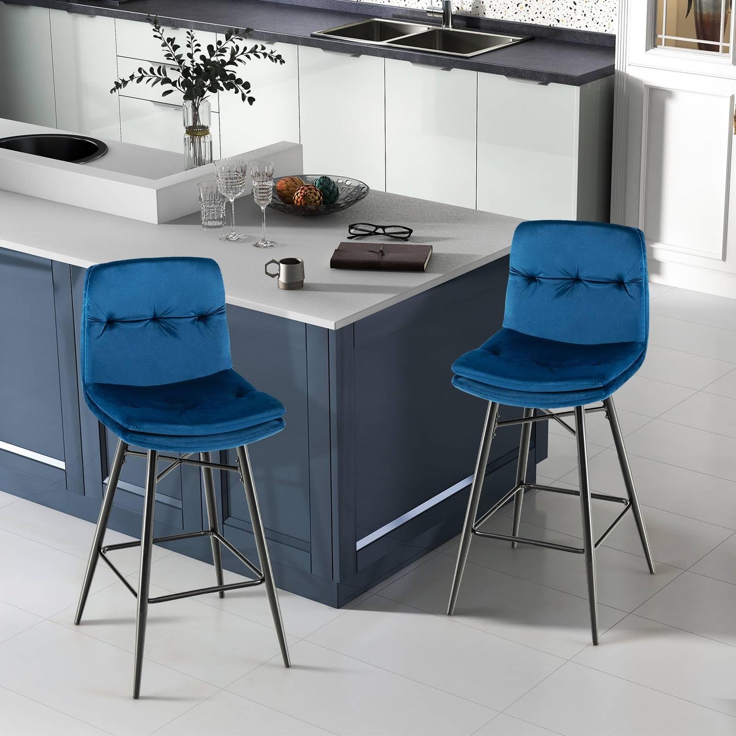 GiantexUK Bar Stools Set of 2, Velvet Upholstered Kitchen Barstools with Curved Tufted Back & Footrests