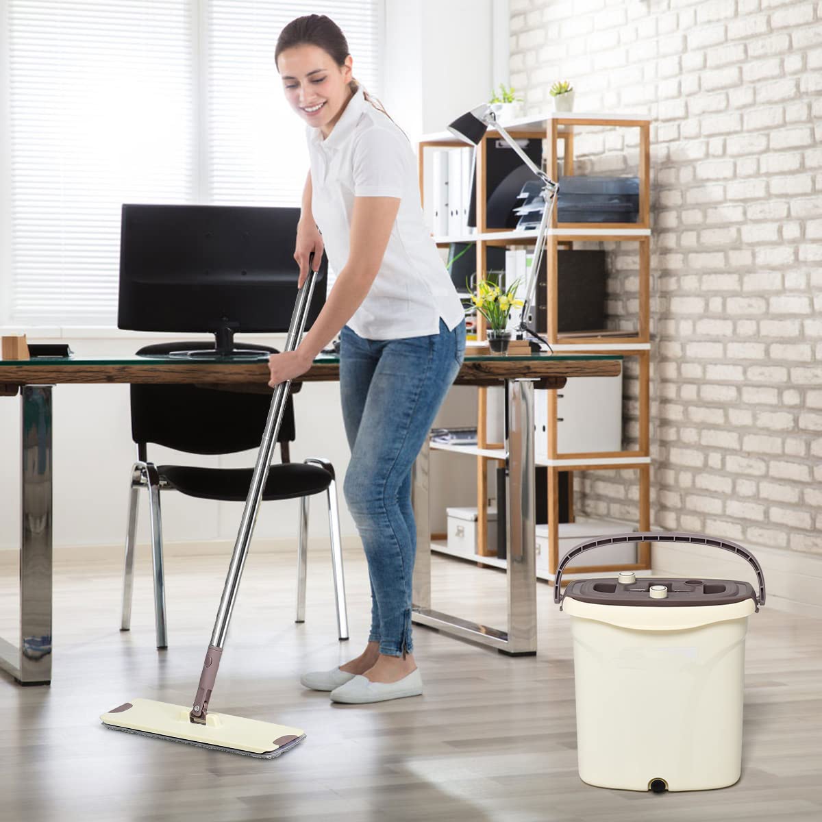 GiantexUK Floor Mop and Bucket Set, Hands-Free Flat Floor Cleaning Mop with 2PCS Microfiber Pads & 360° Rotating Head